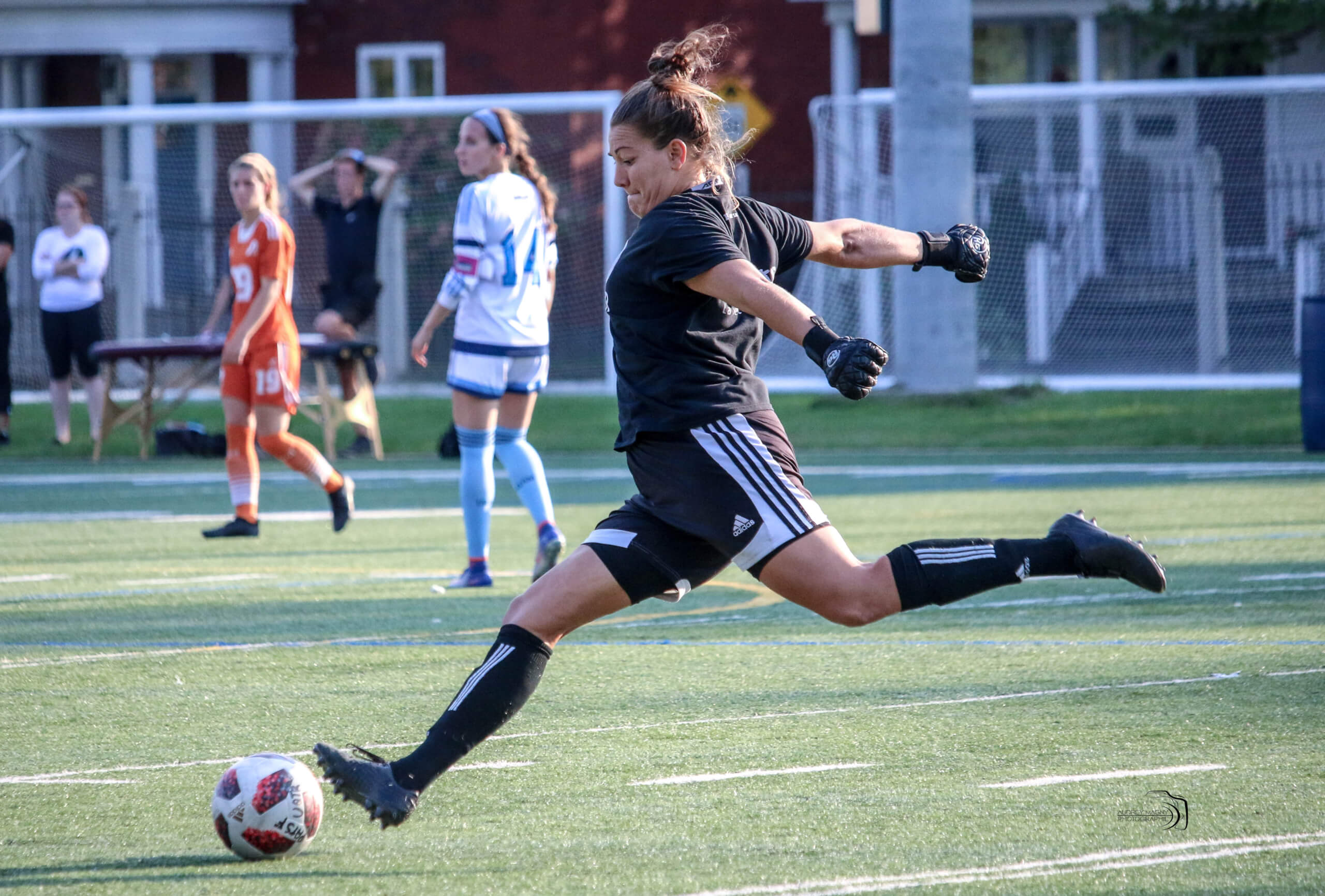 Lambert devient la première joueuse de soccer des Patriotes nommée sur l’équipe d’étoiles canadiennes