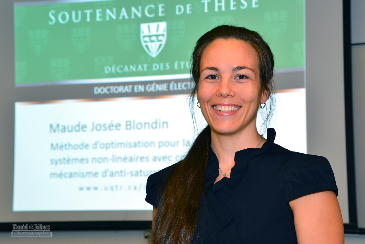 Méthode d’optimisation hybride pour la commande de systèmes non linéaires avec contraintes multiples et mécanismes d’anti-saturation