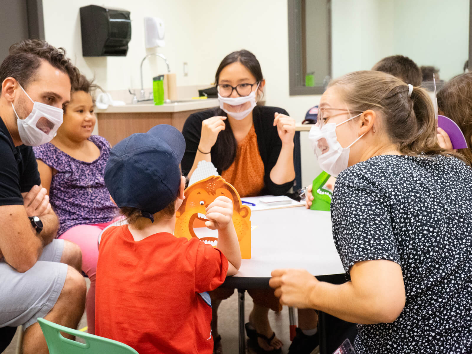 Aider les enfants à mieux communiquer: des étudiantes en orthophonie vivent un stage enrichissant