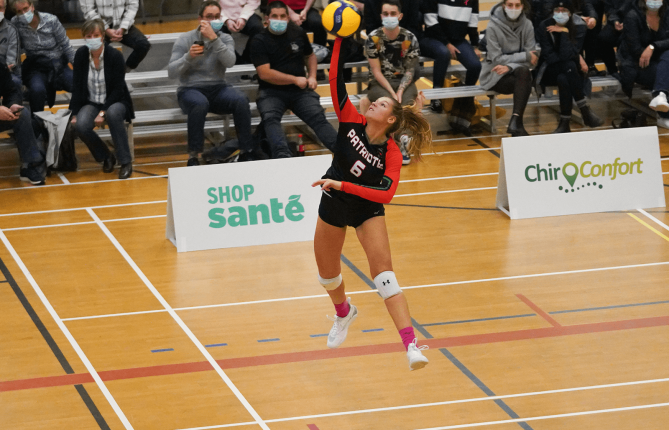 Volleyball: une première victoire cette saison!