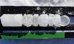 mesure-carotte-glace-lac-st-pierre-2022