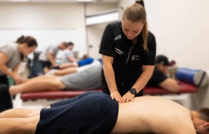 Des étudiantes de l’UQTR dans les coulisses des soins aux joueurs des Alouettes de Montréal