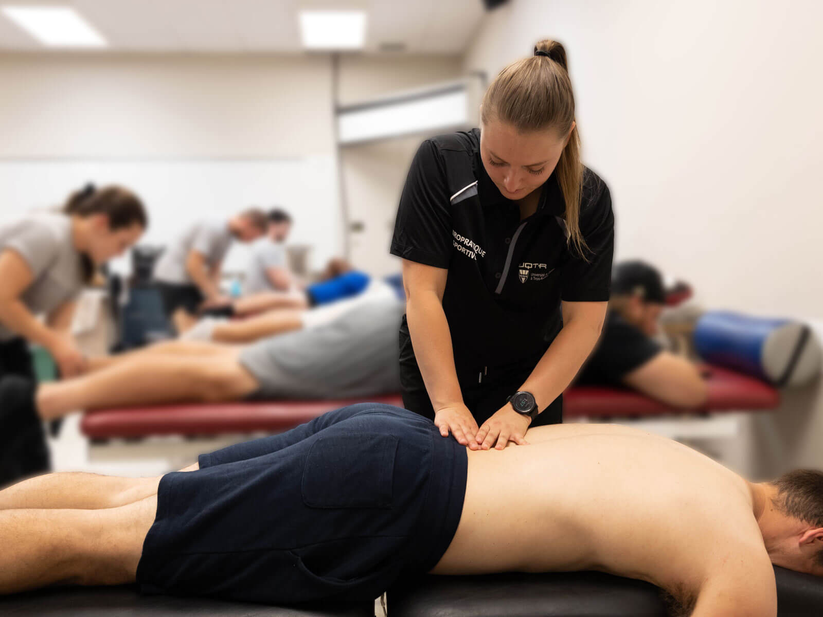 Des étudiantes de l’UQTR dans les coulisses des soins aux joueurs des Alouettes de Montréal