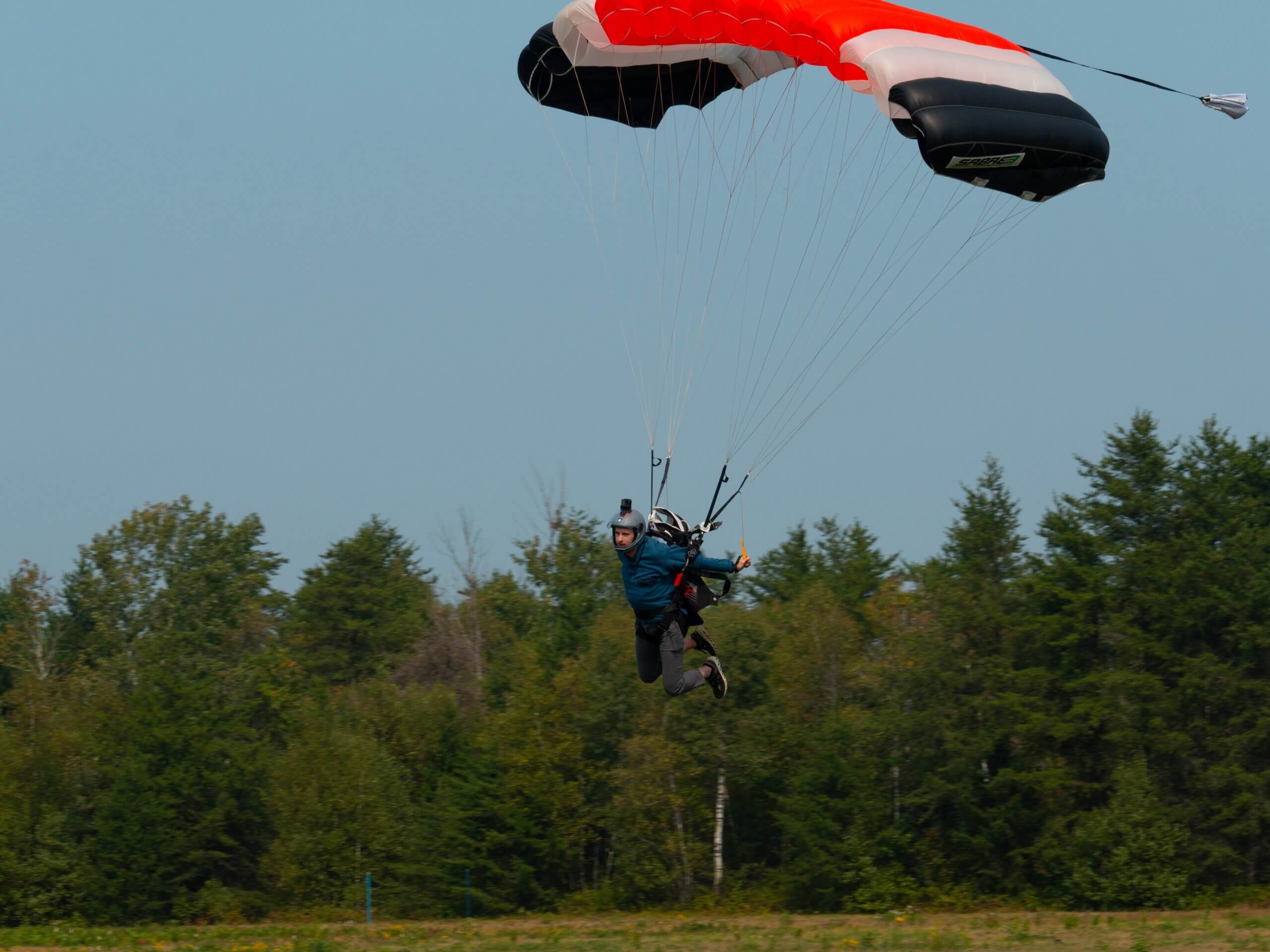 Développer un système de suivi de vol en temps réel pour le parachutisme