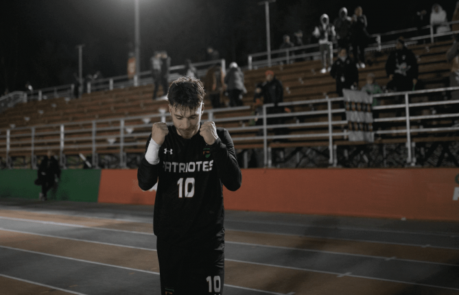 La formation de soccer masculin s'offre un accès direct pour le Championnat canadien!