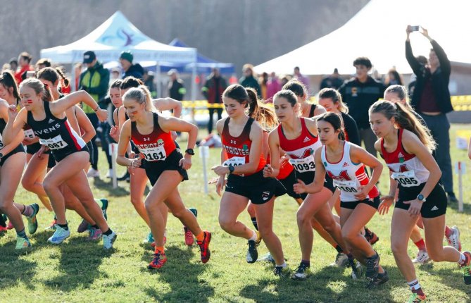 Direction le Championnat canadien pour deux athlètes de cross-country des Patriotes