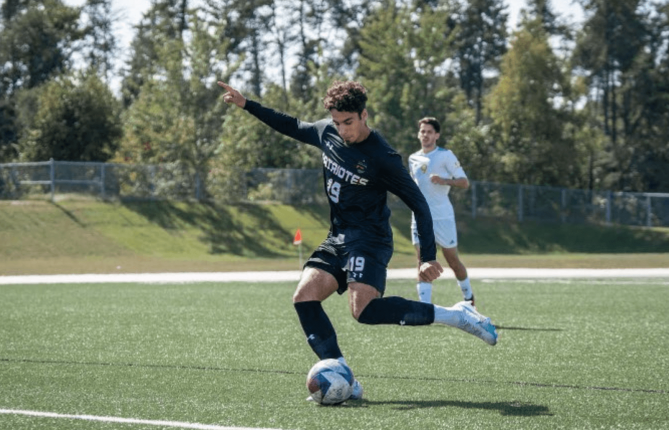 Victoire pour la formation masculine de soccer et match nul pour l'équipe féminine