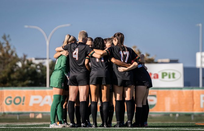 Match nul pour la formation féminine de soccer, pas de point supplémentaire pour l'équipe masculine