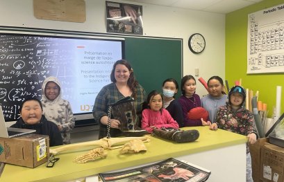 Virginie Blanchette participe à la remise du prix « Développement scientifique » dans le cadre de l’Expo-sciences autochtone Québec