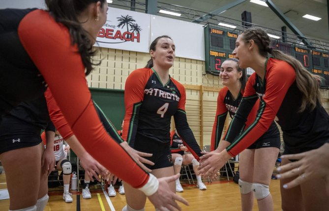 La formation de volleyball des Patriotes termine sa saison à domicile en beauté!