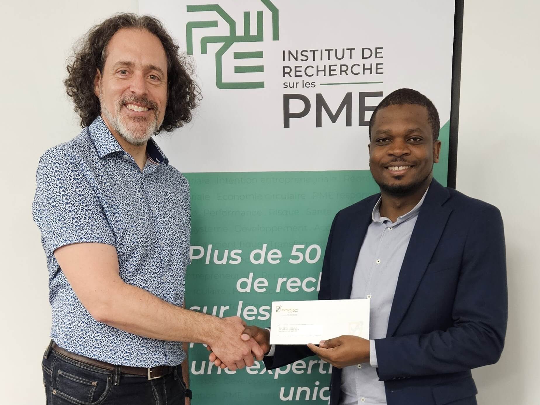 Jean-Pierre Menguele reçoit la Bourse de recherche Pierre-André Julien